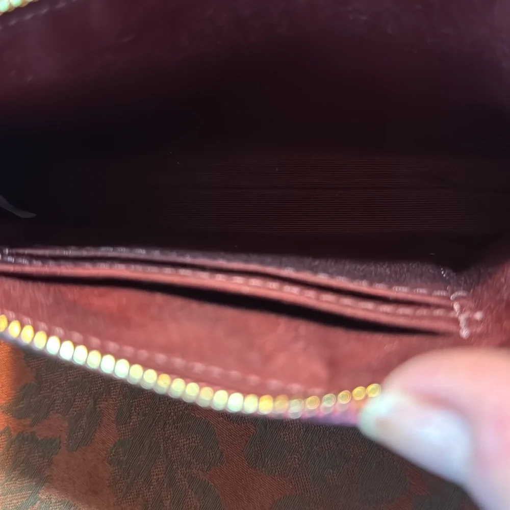Coach Large Corner Zip Rouge Color - Picture 3 of 7